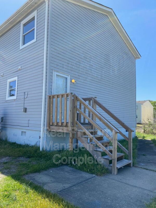 Primary Photo - 9511 17th Bay St