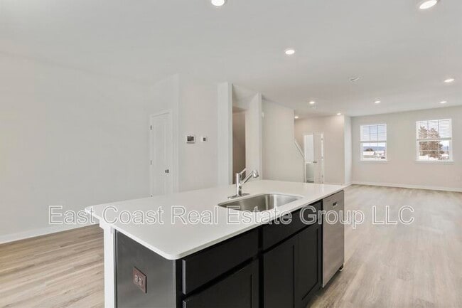 Building Photo - 413 Eclipse St