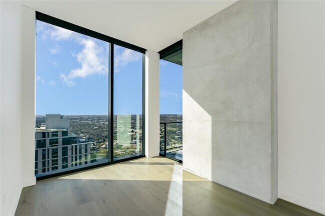 Building Photo - 610 Davis St