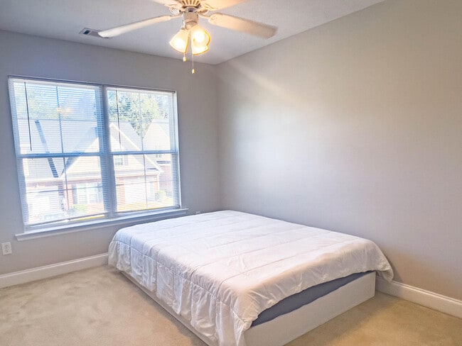 Building Photo - 843 Landing Dr