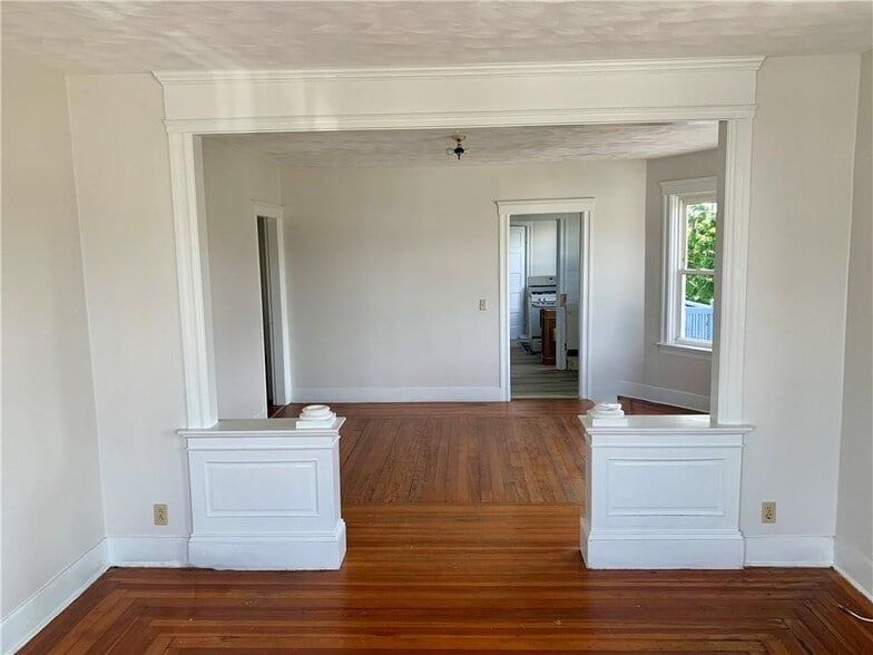 Building Photo - 32 Sisson St