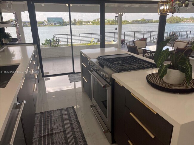 Building Photo - 7521 SW 56th St