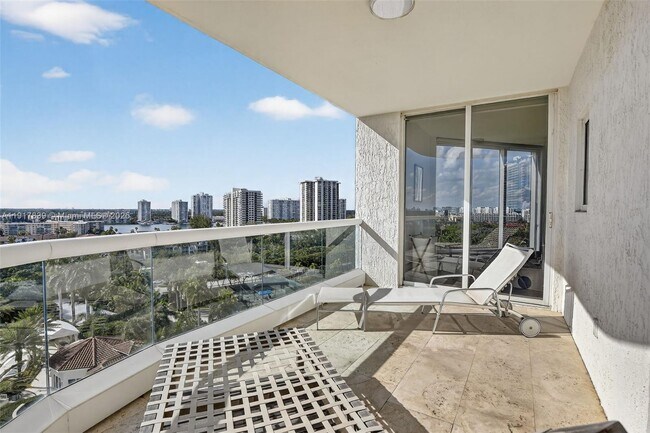 Building Photo - 6000 Island Blvd