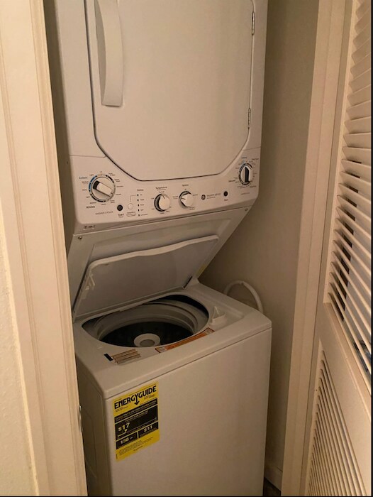 Building Photo - 1710 S Harbor Way