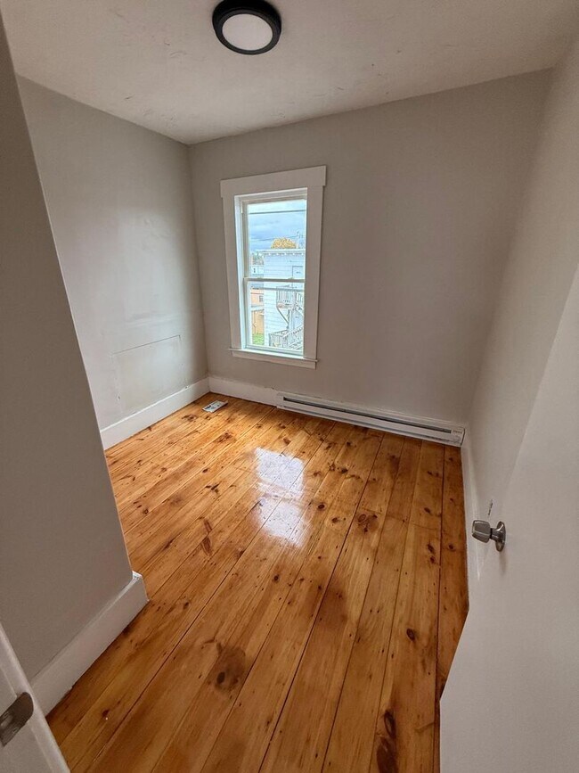 Building Photo - 65 Charlton St