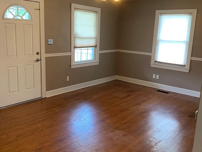 Building Photo - 308 Village Dr
