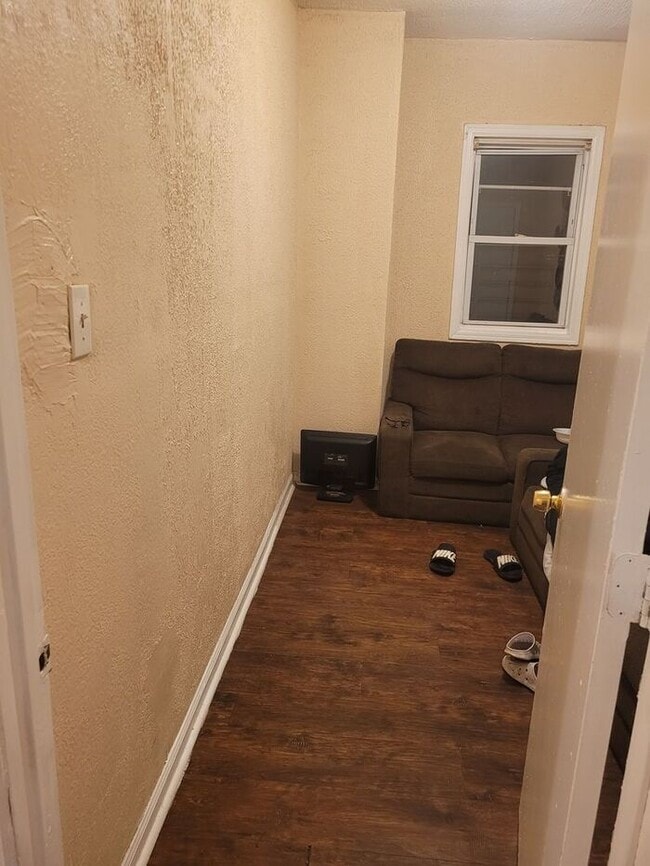 Building Photo - Under Renovation – Spacious Single-Family Home