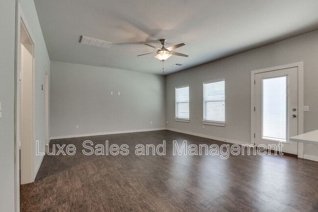 Building Photo - 17604 Sunny Hollow Rd