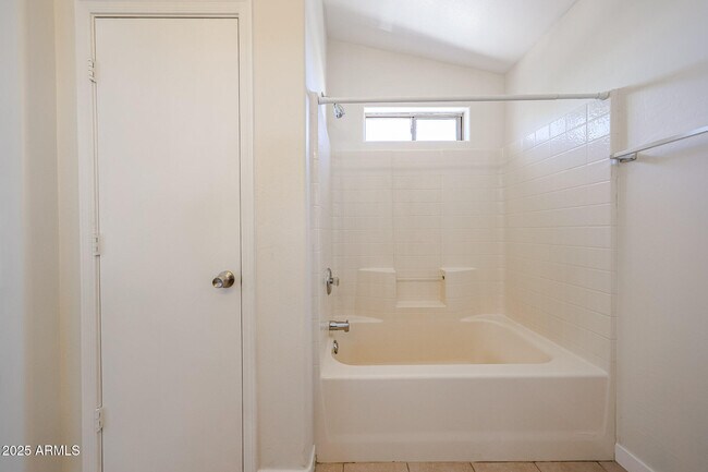 Building Photo - 7315 W Fleetwood Ln