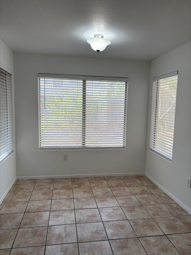 Building Photo - 5710 E Tropicana Ave