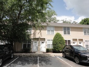 Building Photo - 3584 SW 30th Way