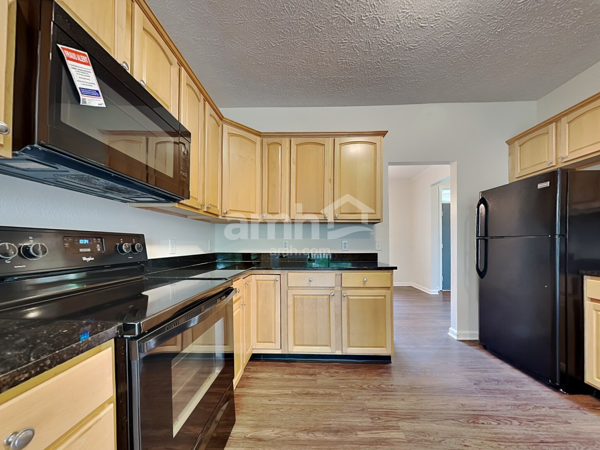 Building Photo - 551 Montgomery Dr