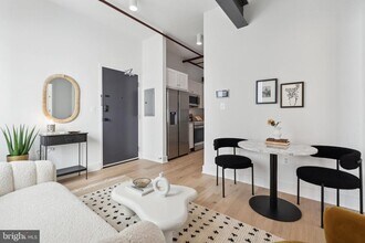 Building Photo - 901 King St