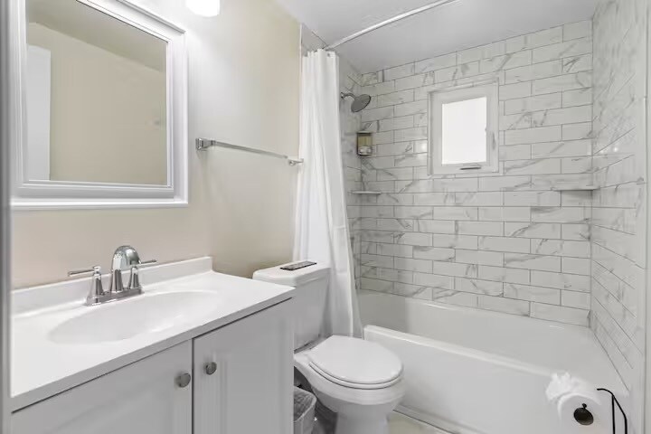 Building Photo - 6208 S Elberon St