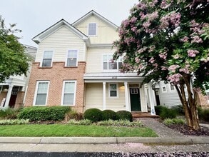 Building Photo - Spacious Condo - Waterfront Community - Av...