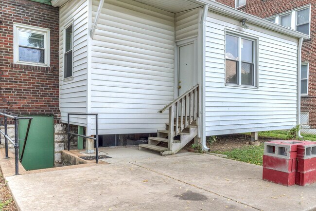 Building Photo - 6415 Cates Ave