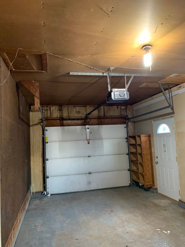 Building Photo - 3 Bedroom, 1 bath recently remodeled beautiful home in Woodland Park!