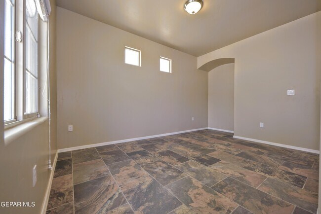 Building Photo - 270 Silver Hill