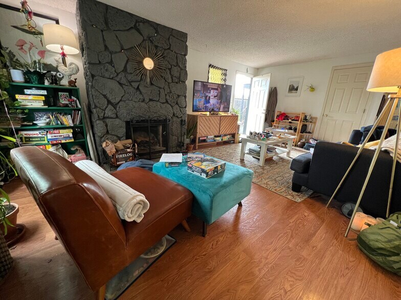 Building Photo - 4921 SE 71st Ave