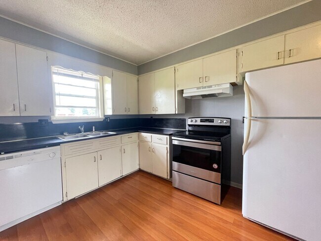 Building Photo - 5364 S Hutchinson Ave