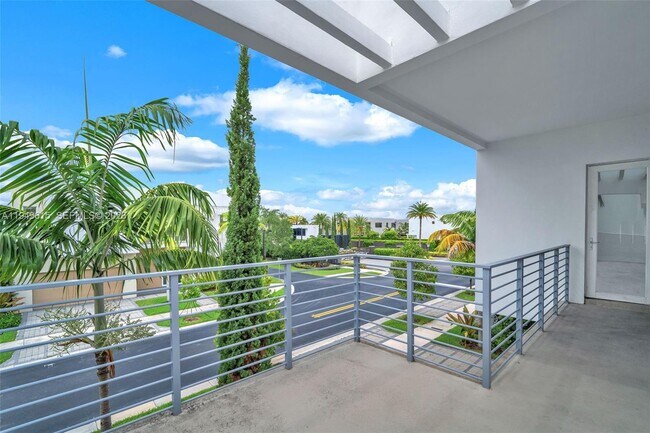 Building Photo - 7457 NW 101 Ave