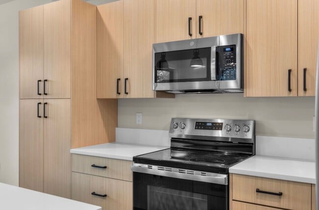 Building Photo - Gorgeous BRAND NEW Modern 2-bd/2-bath Condo in Redmond, OR!