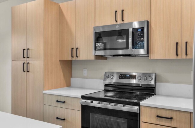 Building Photo - Spectacular BRAND NEW Custom 2-bd/2-bath with view of Redmond Canal!