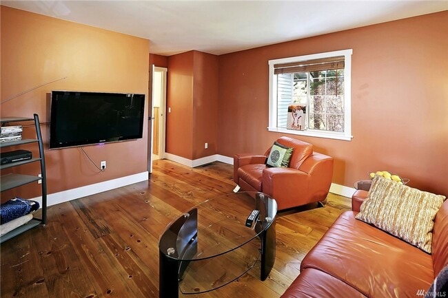 Building Photo - Bellevue 4 bd 2.5 bath house close to Micr...