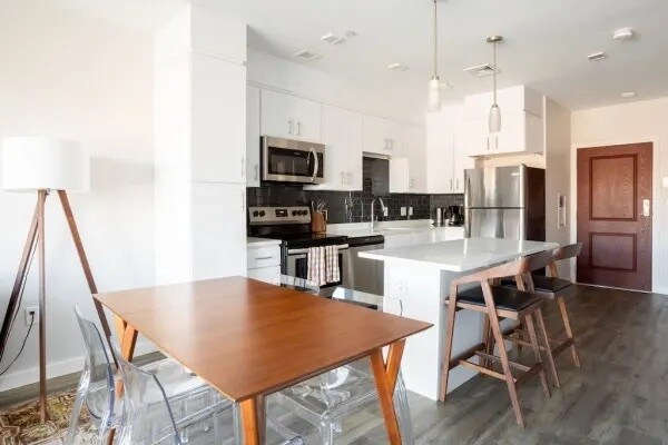 Building Photo - 20 Essex St