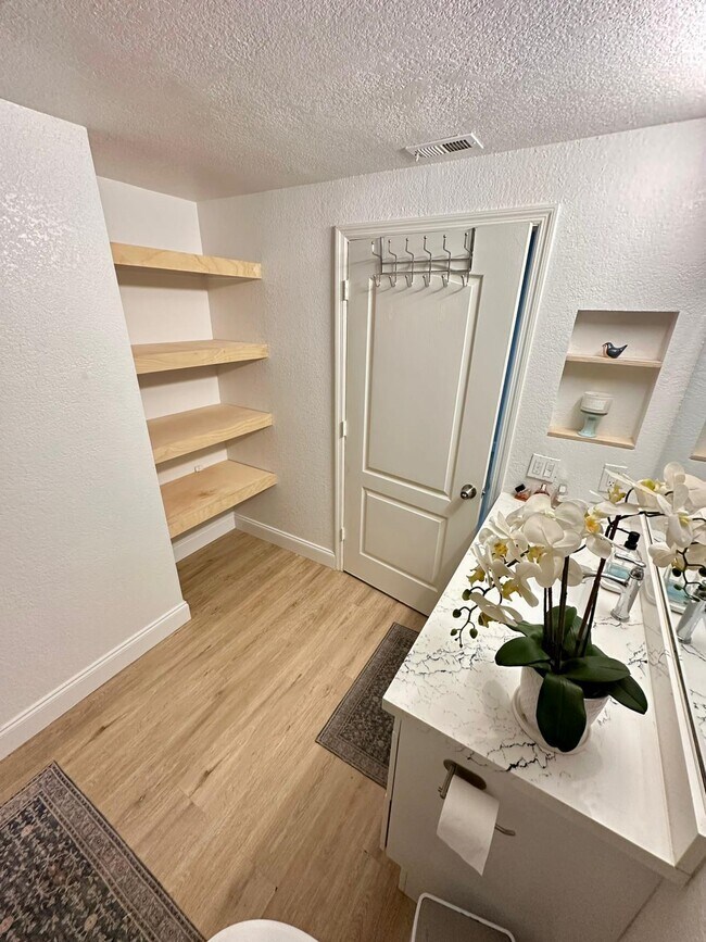 Building Photo - 1809 Belmont Pl