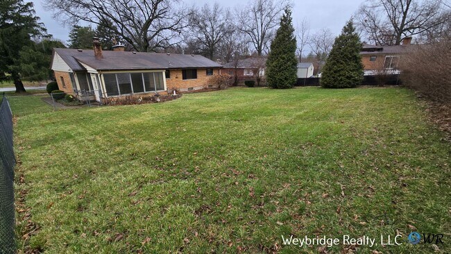 Building Photo - Charming Mid-Century 2BR Home with Sunroom, Fireplace & Fenced Yard