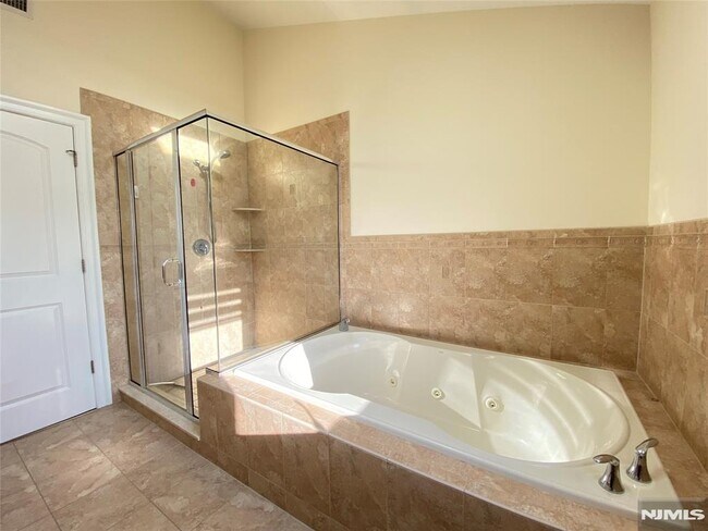 Building Photo - 517A Lawn Ave