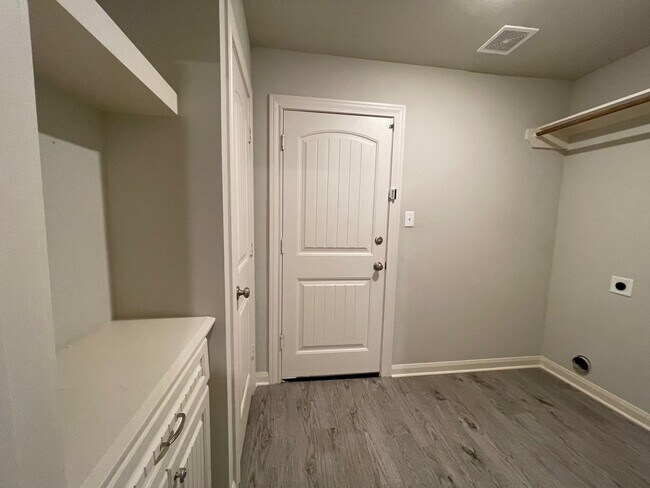 Building Photo - 13089 Vega Ct