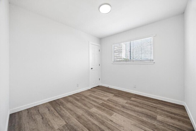 Building Photo - 1411 Fairfield Dr