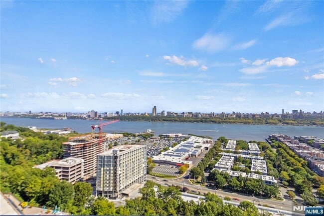 Building Photo - 250 Gorge Rd