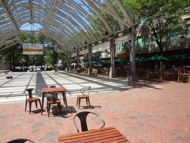 Building Photo - 11776 Stratford House Pl