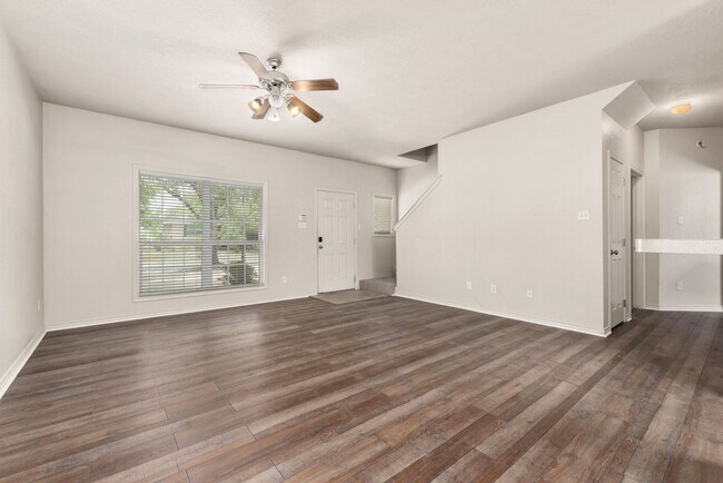 Building Photo - Available August 2026! Charming 4 Bed, 2.5...