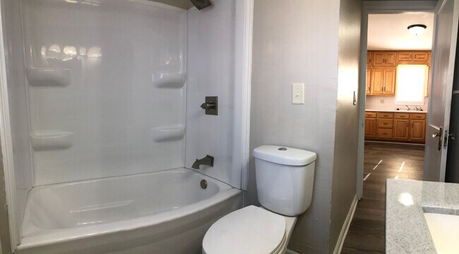 Building Photo - 2-Bed House in Reinbeck