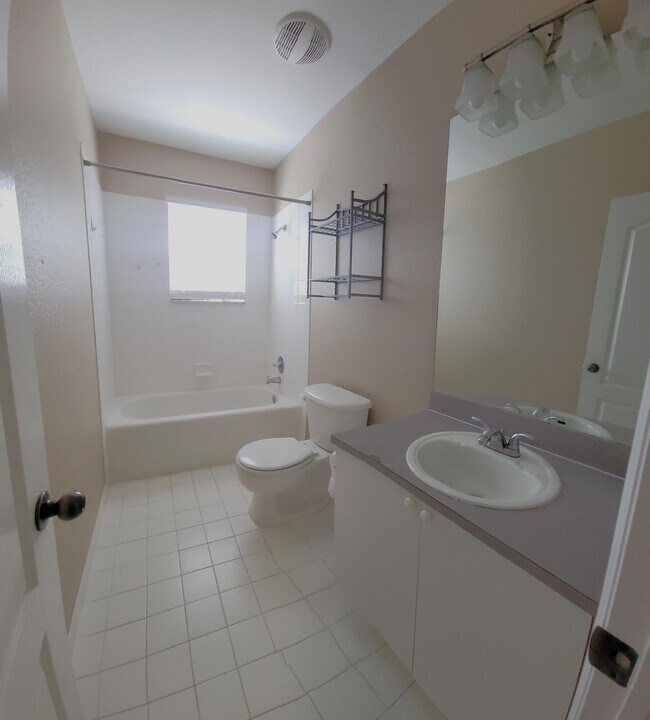 Building Photo - 401 Belmont Pl