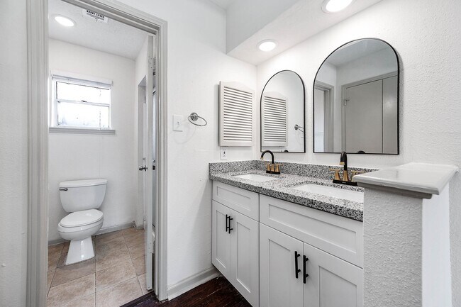 Building Photo - 10230 Trade Winds Dr