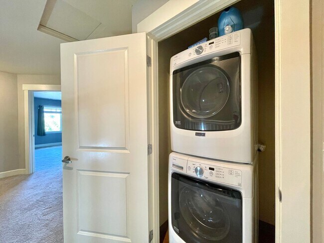 Building Photo - Great Townhome for rent