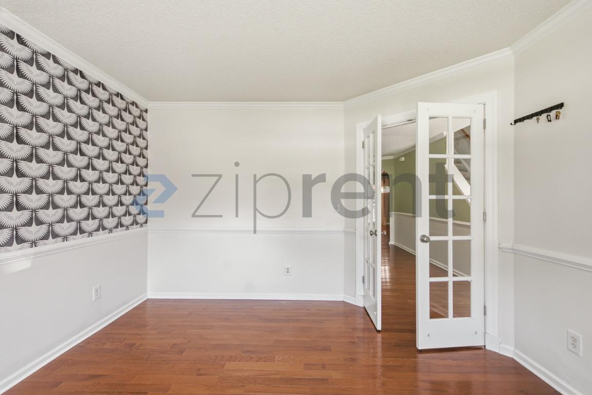 Building Photo - Unit