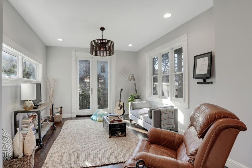 Building Photo - 799 S Lazelle St