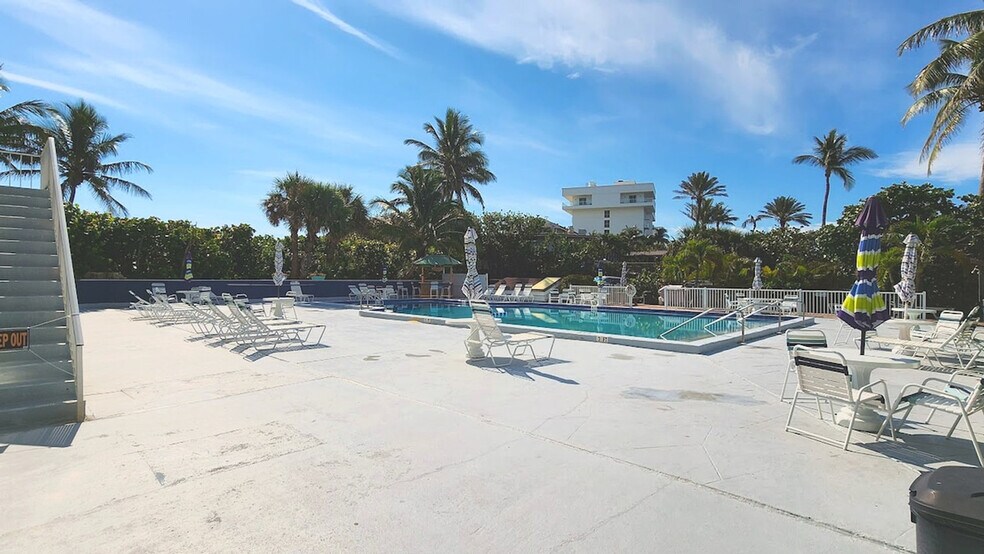 Building Photo - 10851 S Ocean Dr