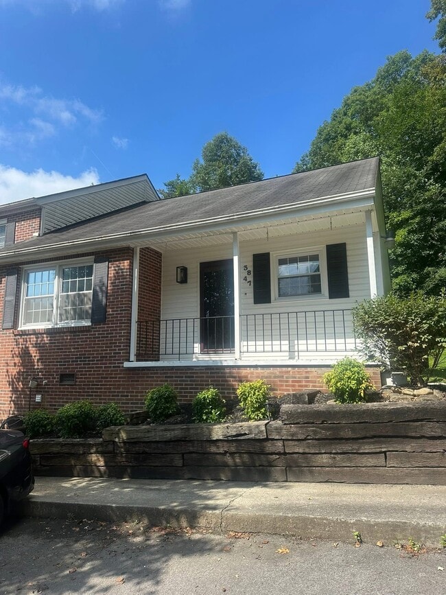 Building Photo - 3847 Tambark Dr