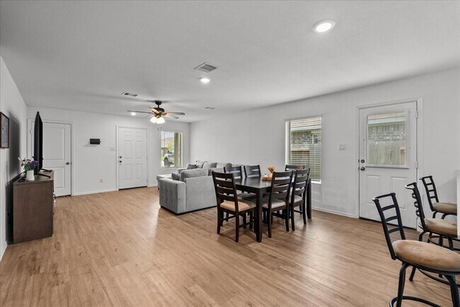Building Photo - 9043 Estes Lks Dr