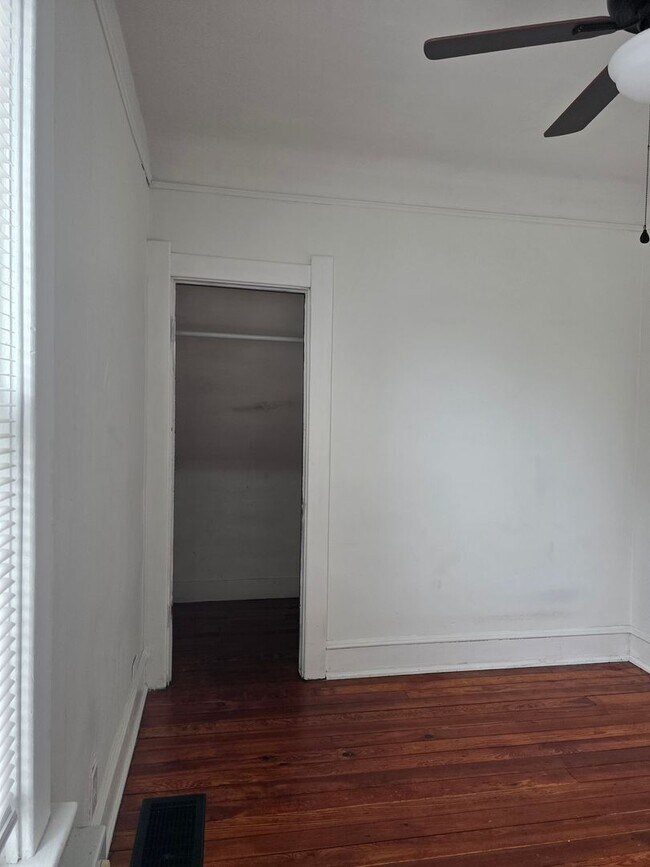 Building Photo - Three Bedroom Single Family Home in Toledo