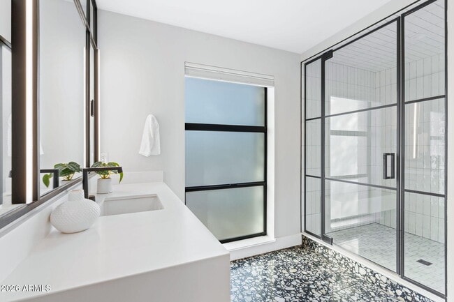 Building Photo - 3842 E San Miguel Ave