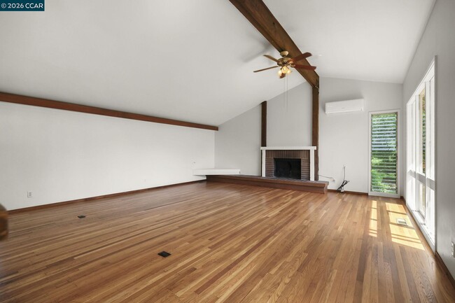 Building Photo - 165 Topaz Ln