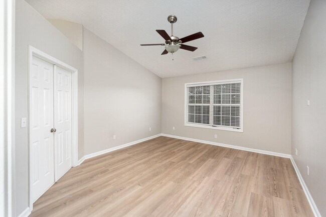 Building Photo - 533 Millpond Rd